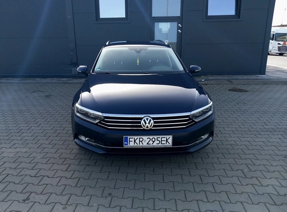 Volkswagen Passat cena 55000 przebieg: 302000, rok produkcji 2016 z Jelcz-Laskowice małe 46